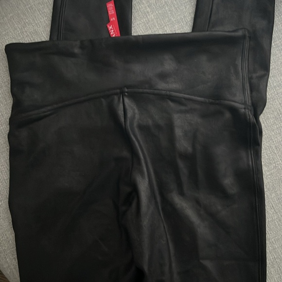 Women’s SPANX Leggings Faux Leather High Waisted Black Shiny Small Petite - Picture 8 of 8